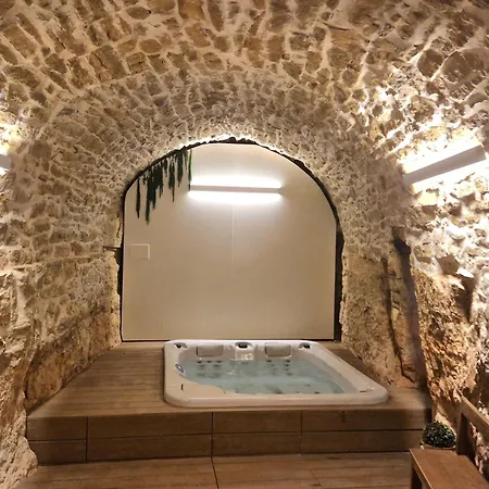 Holiday home Cal Roseto Con Jacuzzi
